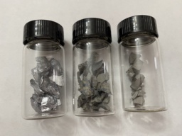 Chromium group: |cr| chunks, tarnished |mo| chunks, and |w| chunks in bottles